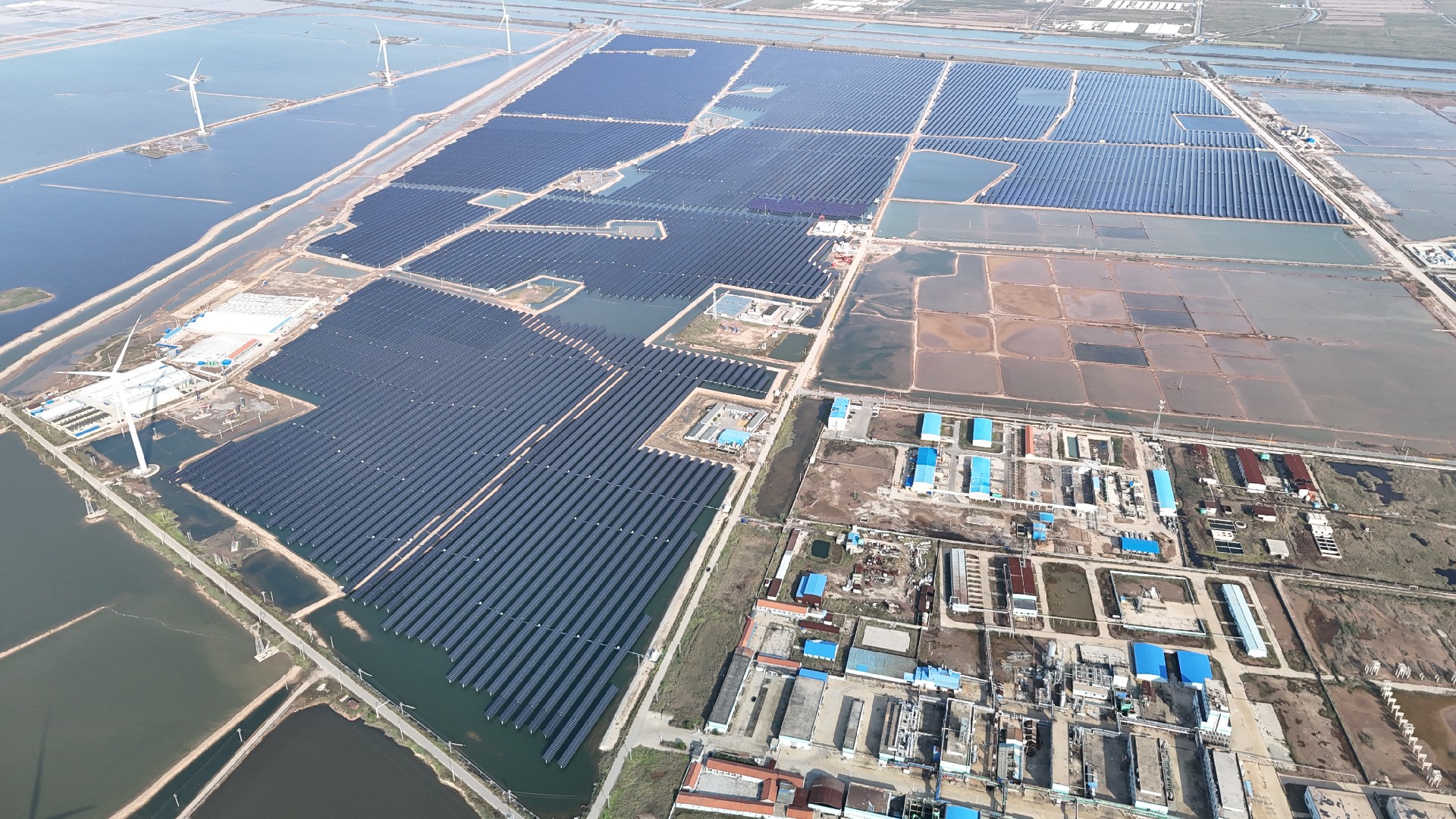 光伏区全景.jpg
